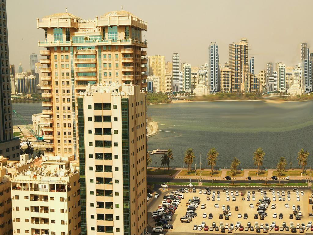 Arcadia Hotel Suites Sharjah Exteriör bild
