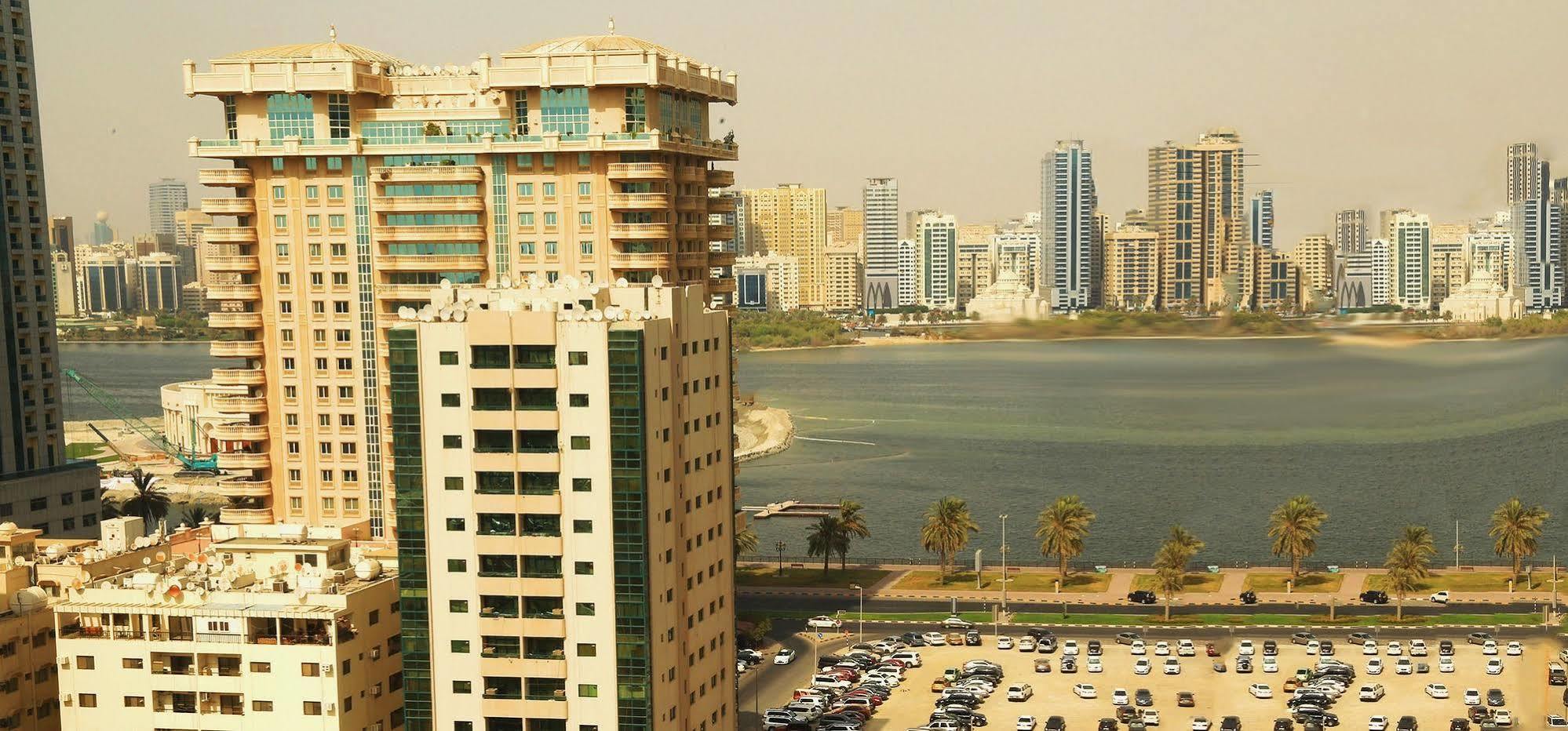 Arcadia Hotel Suites Sharjah Exteriör bild