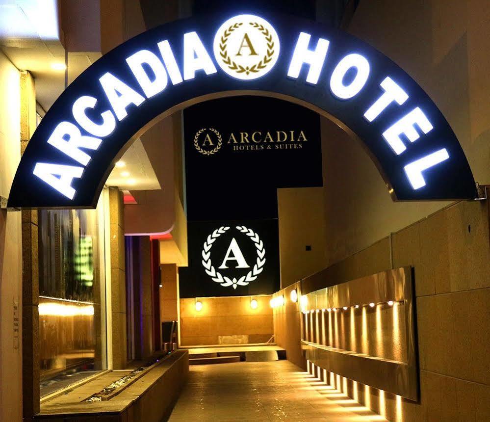 Arcadia Hotel Suites Sharjah Exteriör bild